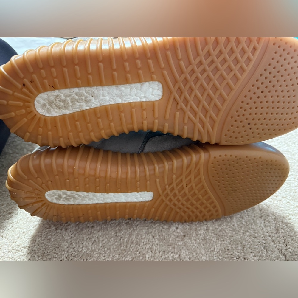 Men's Yeezy Gray High-Top Sneakers - Picture 6 of 6